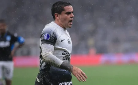 Fagner: Permanência no Cruzeiro se fortalece, complicando retorno ao Corinthians em 2026