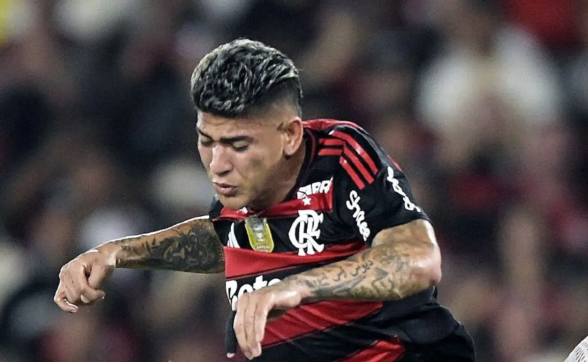 Falta forte de Carrascal polêmica e viraliza na web: “Está descarado” Falta forte de Carrascal polêmica e viraliza na web: “Está descarado”