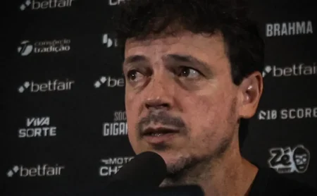 Fernando Diniz: Demissão no Vasco é o mal do futebol brasileiro Fernando Diniz: "Demissão no Vasco é o mal do futebol brasileiro"