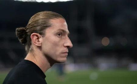 Filipe Luís desafia o São Paulo com time principal em campo
