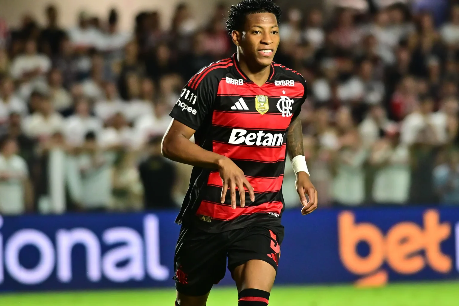 Flamengo acumula nove expulsões em 2024 e ignora culpas para Plata após terceiro cartão vermelho em dois meses