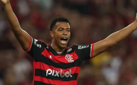 Flamengo aceita acordo: Carlinhos rumo ao Atlas do México mediante proposta satisfatória