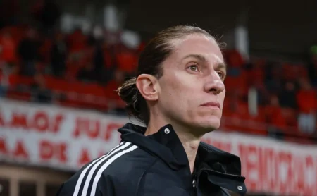 Flamengo avança na renovação com Filipe Luís e técnico almeja reformulação ofensiva em 2026