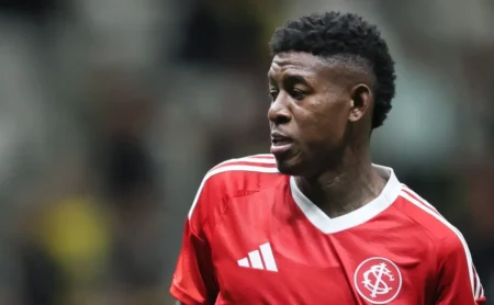 Flamengo negocia com Vitão: Inter define liberação do zagueiro para Europa