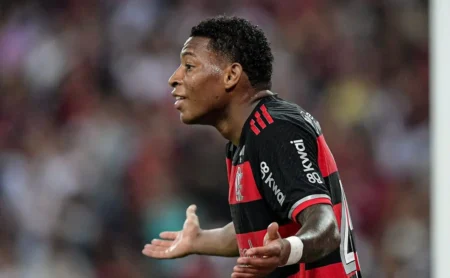 Flamengo pondera punição a Gonzalo Plata e foca em seu bem-estar emocional, sem multa imediata Flamengo pondera punição a Gonzalo Plata e foca em seu bem-estar emocional, sem multa imediata