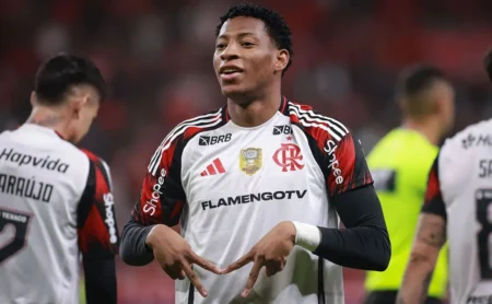 Flamengo se beneficia com possível venda de Gonzalo Plata por R$ 65 milhões devido a clubes ingleses Flamengo se beneficia com possível venda de Gonzalo Plata por R$ 65 milhões devido a clubes ingleses