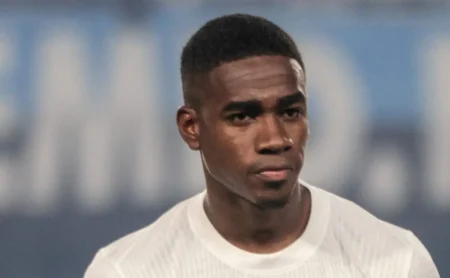 Félix Torres: Saída do Corinthians é especulação, nenhuma oferta oficial pelo zagueiro