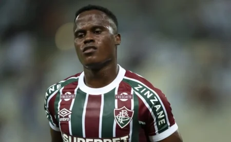 Fluminense trabalha em sigilo para trazer Arias de volta; atacante insatisfeito na Inglaterra