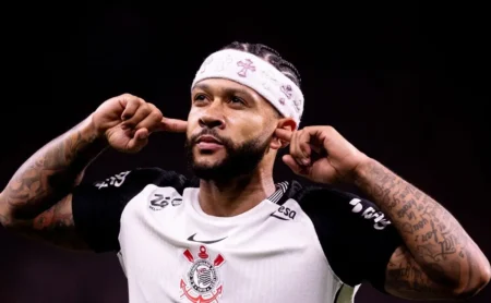 Físico de Memphis anima para Cruzeiro x Corinthians; Vitinho e Carrillo são inspirações