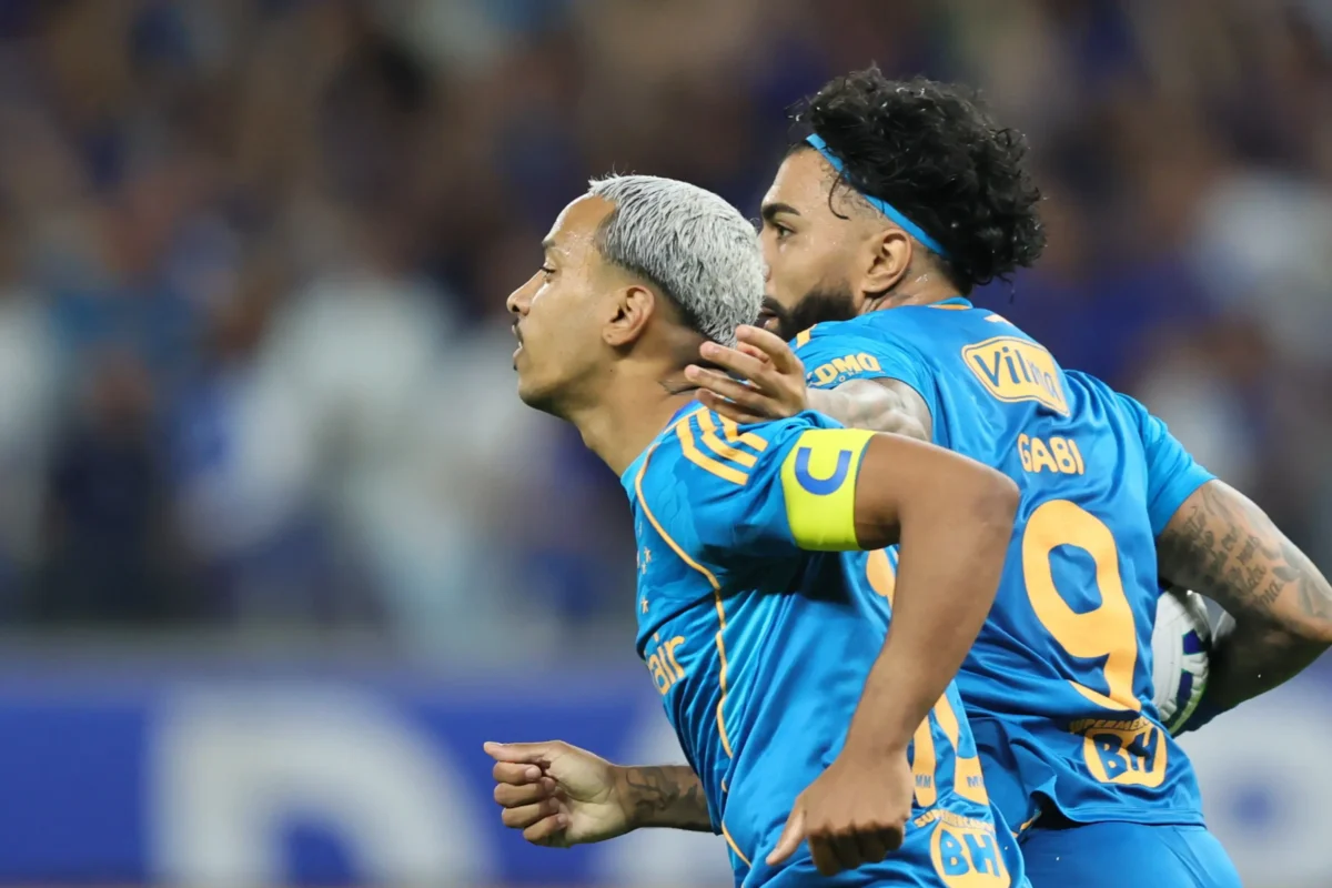 Gabigol, Matheus Pereira, William: Meio Time do Cruzeiro Pendurado Contra o Grêmio Gabigol, Matheus Pereira, William: Meio Time do Cruzeiro Pendurado Contra o Grêmio