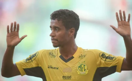 Gabriel, ex-Flamengo, expressa "carinho" ao falar sobre sua "ajuda" em gol contra Mirassol x Palmeiras
