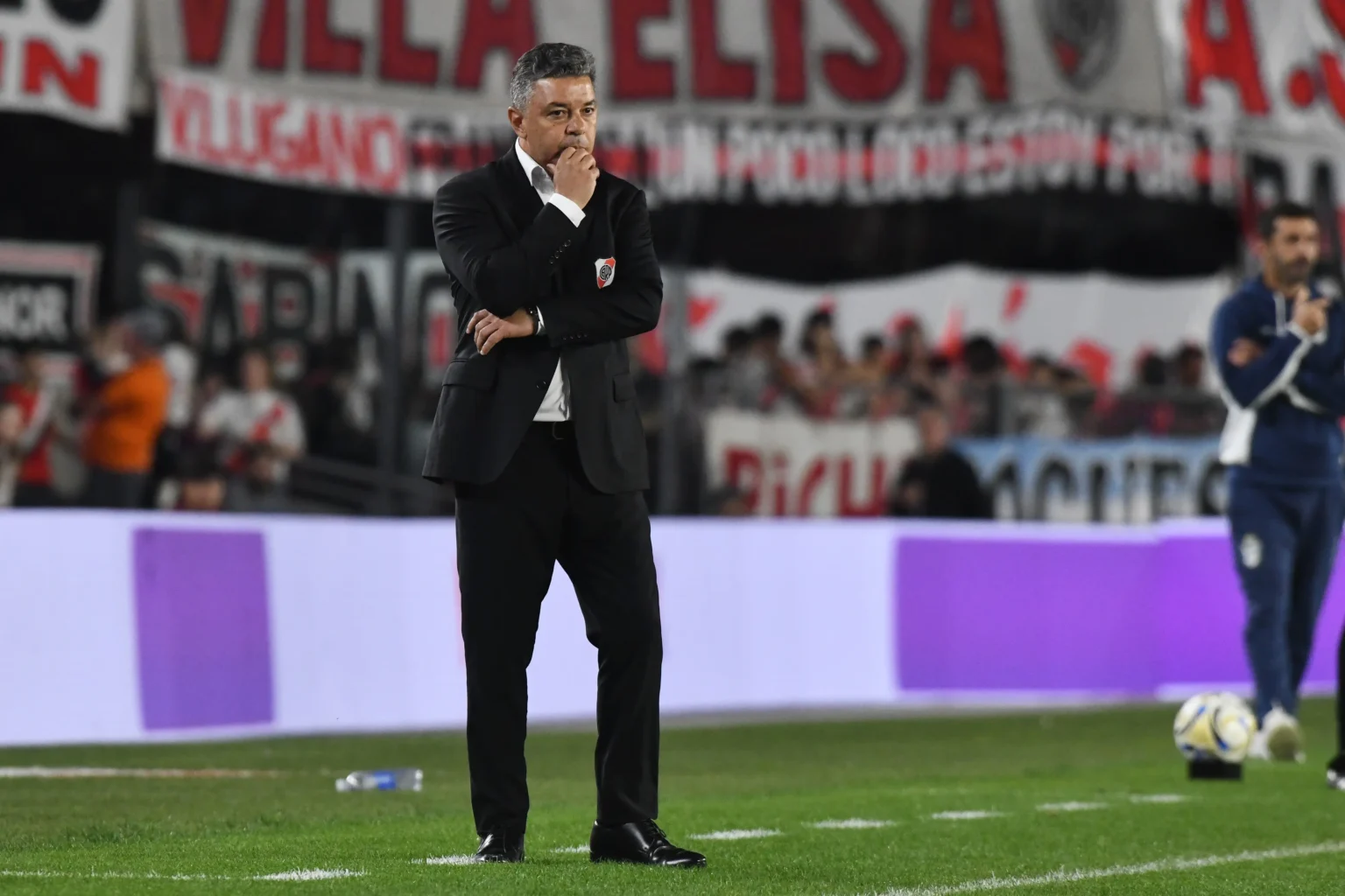 Gallardo em "labirinto desorientado": futuro incerto no River Plate, segundo imprensa argentina