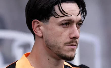 Garro em campo contra o São Paulo: reforços Hugo Souza e Carrillo são a esperança corintiana Garro em campo contra o São Paulo: reforços Hugo Souza e Carrillo são a esperança corintiana