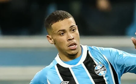 Grêmio estabelece R$ 42 milhões para venda de Alysson ao Cruzeiro; negociação encerra Grêmio estabelece R$ 42 milhões para venda de Alysson ao Cruzeiro; negociação encerra