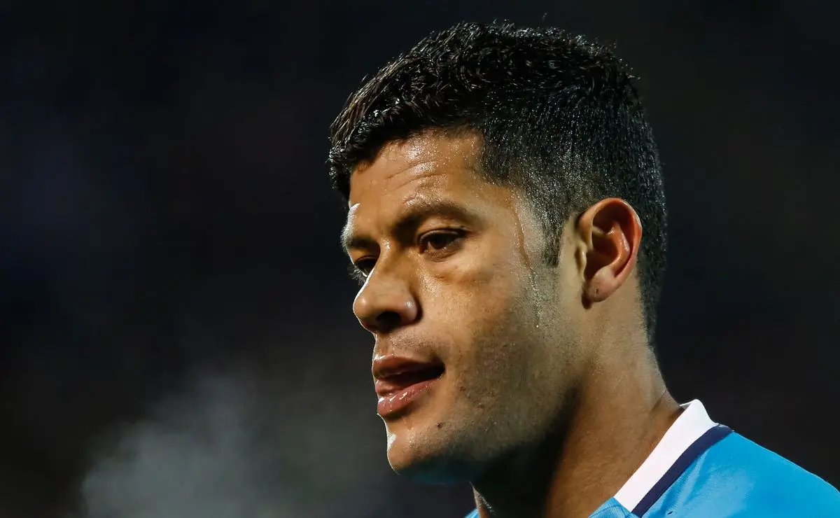 Grêmio propõe vultosa oferta de R$ 2 milhões e Hulk aceita projeto rumo ao contrato Grêmio propõe vultosa oferta de R$ 2 milhões e Hulk aceita projeto rumo ao contrato