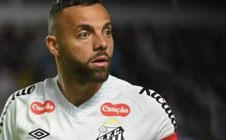 Guilherme, do Santos, ignora críticas da torcida: “Não me importo com quem me critica”