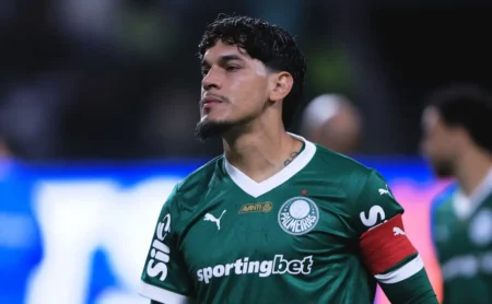 Gustavo Gómez no Flamengo: Ex-presidente do Palmeiras Revela Proximidade da Transferência