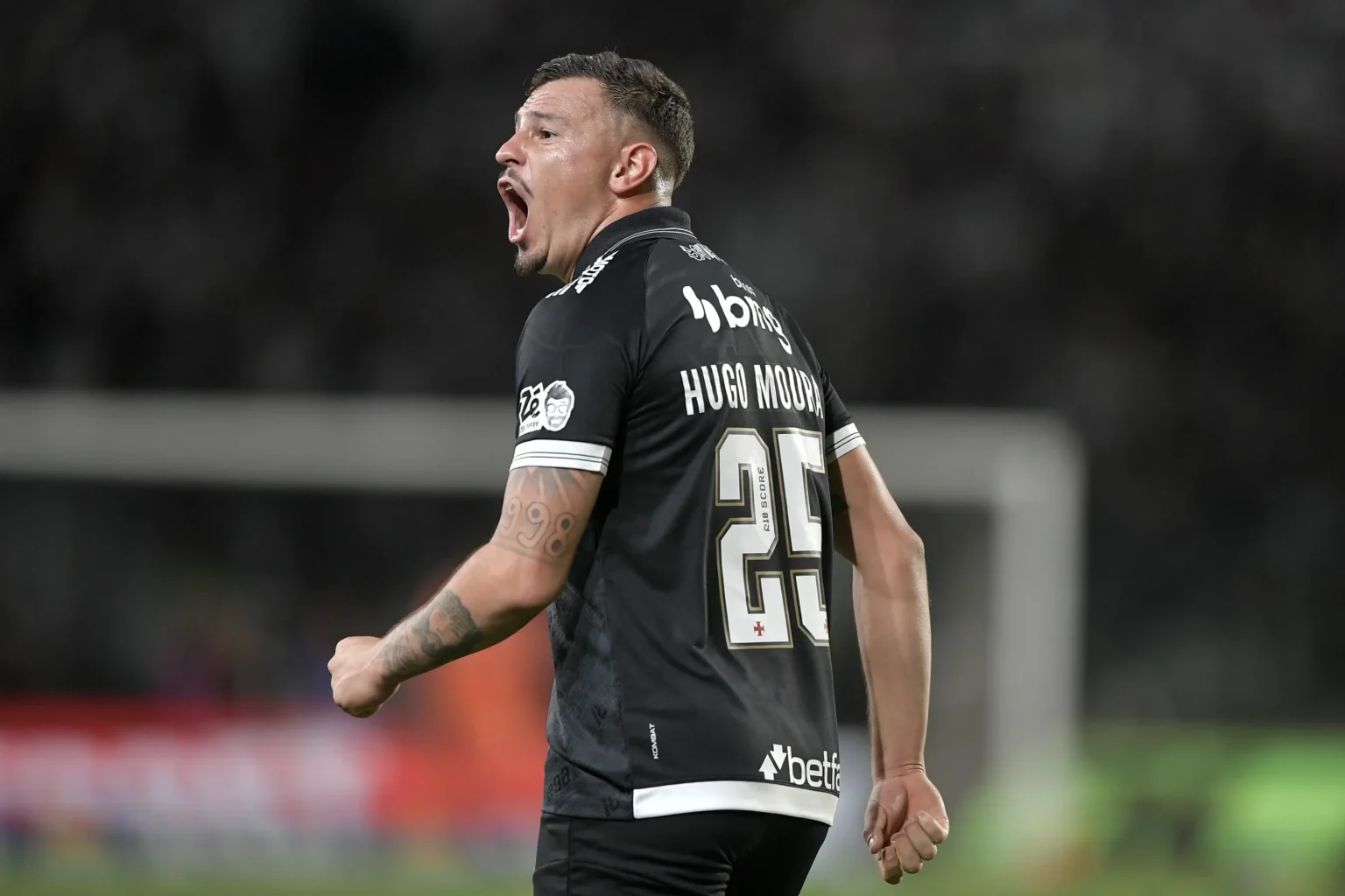 Hugo Moura: De titular absoluto do Vasco a reserva, entenda a justificativa de Diniz
