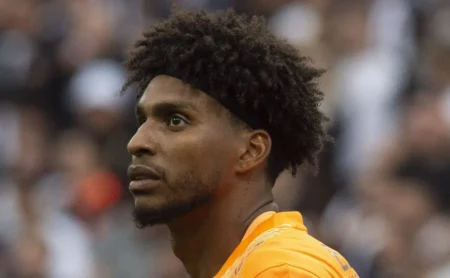 Hugo Souza: Dúvida no Corinthians e Situação em Avaliação