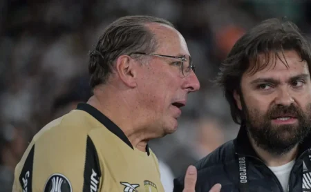 Impasse com Textor impede investimentos da Eagle no Botafogo, diz jornalista