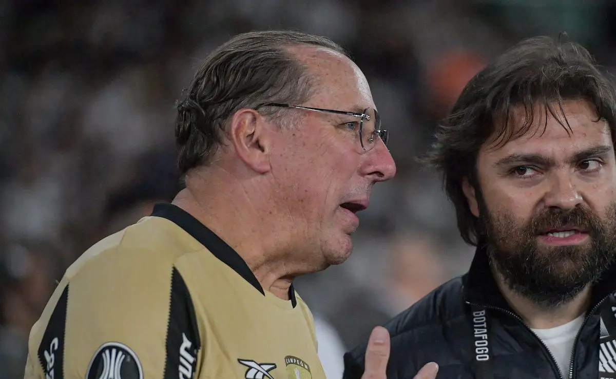 Impasse com Textor impede investimentos da Eagle no Botafogo, diz jornalista Impasse com Textor impede investimentos da Eagle no Botafogo, diz jornalista