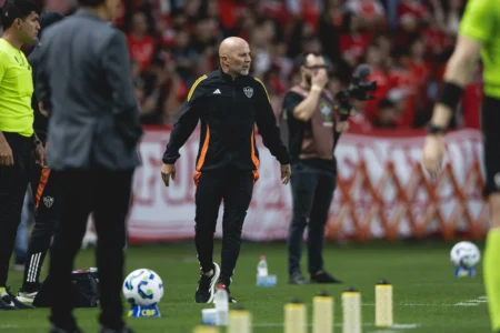 Internacional x Atlético-MG: Árbitro Relata Ofensas de Sampaoli e Victor