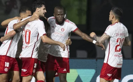 Internacional tenta ampliar invencibilidade contra o Vasco em São Januário e aliviar pressão no Brasileirão Internacional tenta ampliar invencibilidade contra o Vasco em São Januário e aliviar pressão no Brasileirão