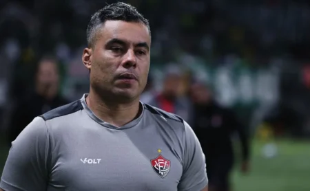 Jair Ventura, do Vitória, Detalha Estratégia Contra Palmeiras e Celebra Vitória: "Trabalhamos Muito"