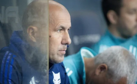 Jardim se aproxima de marca histórica de Pezzolano como técnico estrangeiro do Cruzeiro