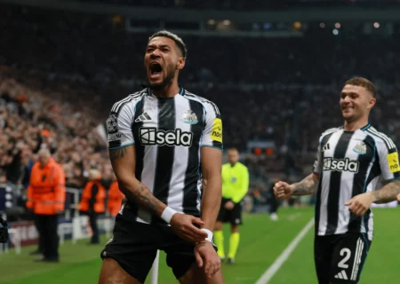 Joelinton celebra gol em triunfo do Newcastle na Champions: "Especial pela proximidade da Copa"