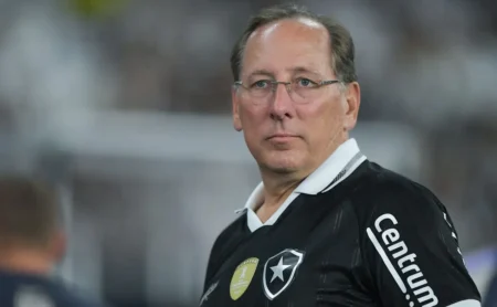 John Textor: Redução Drástica na Folha Salarial do Botafogo Prevista para 2026