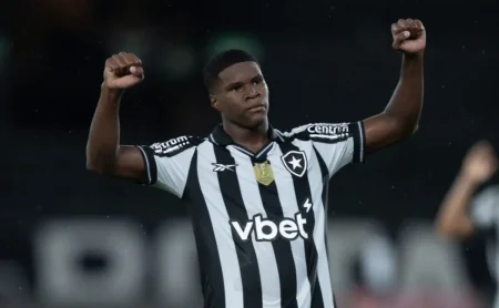 Joia do Botafogo esteve perto do Grêmio, revela pai de Kadir Barría