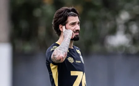 Lautaro Díaz é dúvida; lesão exige cautela do Santos Lautaro Díaz é dúvida; lesão exige cautela do Santos