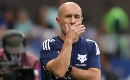 Leonardo Jardim pode promover Sinisterra após três meses no Cruzeiro Leonardo Jardim pode promover Sinisterra após três meses no Cruzeiro