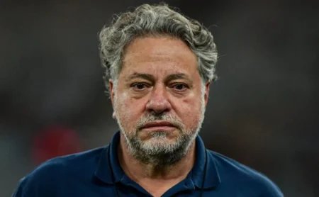 Lesões no São Paulo e gramado precário no Morumbis: Casares aponta fatores que impactaram jogo decisivo