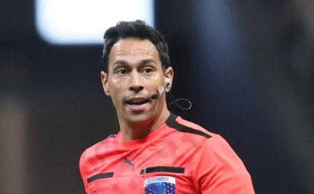 Libertadores: Facundo Tello e outros craques na briga para apitar Palmeiras x Flamengo Libertadores: Facundo Tello e outros craques na briga para apitar Palmeiras x Flamengo