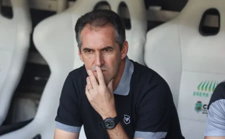 Léo Condé comenta empate Ceará x Cruzeiro no Castelão e revela alívio: "Bem abaixo, bem nervoso"