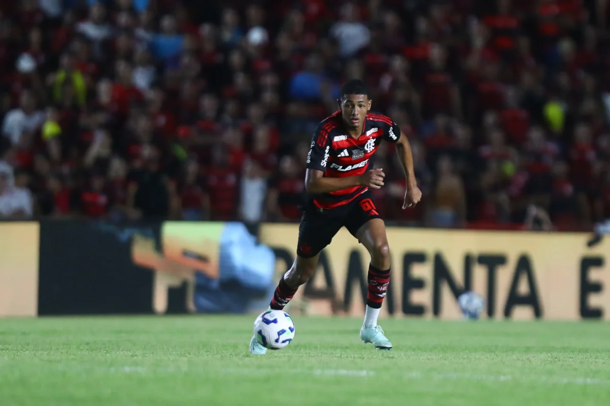 Léo Ortiz é dúvida no Flamengo; João Victor deve estrear como titular no Brasileirão
