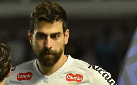 Luan Peres é advertido, cumpre suspensão e não enfrenta o Palmeiras em clássico