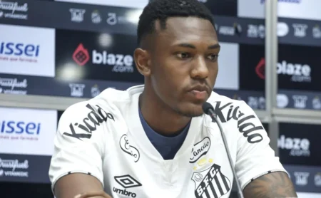 Luisão Sem Espaço com Vojvoda: Futuro Incerto no Santos em 2026