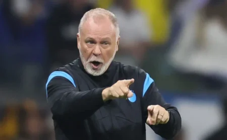 Mano Menezes foca no trabalho e ignora eleição no Grêmio: como se não houvesse amanhã Mano Menezes foca no trabalho e ignora eleição no Grêmio: "como se não houvesse amanhã"