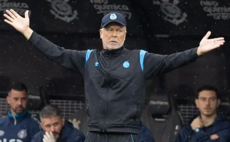 Mano Menezes Vê Grêmio Derrotado Pelo Corinthians no Brasileirão Betano Mano Menezes Vê Grêmio Derrotado Pelo Corinthians no Brasileirão Betano