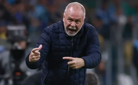 Mano Menezes Lida com Drama Defensivo Inédito Antes de Grêmio x Palmeiras
