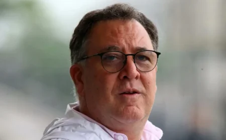 Marcelo Teixeira Define Mudanças Drásticas no Elenco do Santos Após Empate