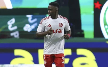 Mauro Naves explica o surpreendente motivo da ausência de Carbonero na escalação do Inter contra o Atlético-MG