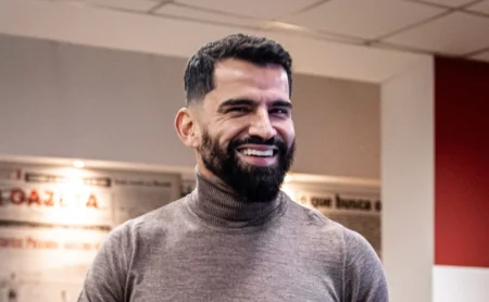 Mistério e bastidores: o sumiço de Rincón com Vojvoda no Santos.