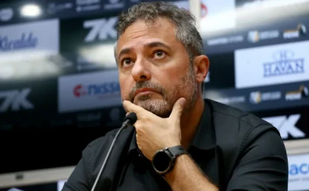 Nathan retorna ao Santos, mas futuro incerto marca sua passagem