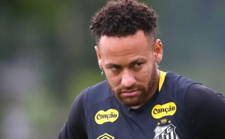 Neymar em Risco no Santos: Marcelo Teixeira Define Limite para Renovação em 2026