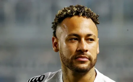 Neymar Recebe Sondas Europeias e Prioriza Salvação do Santos
