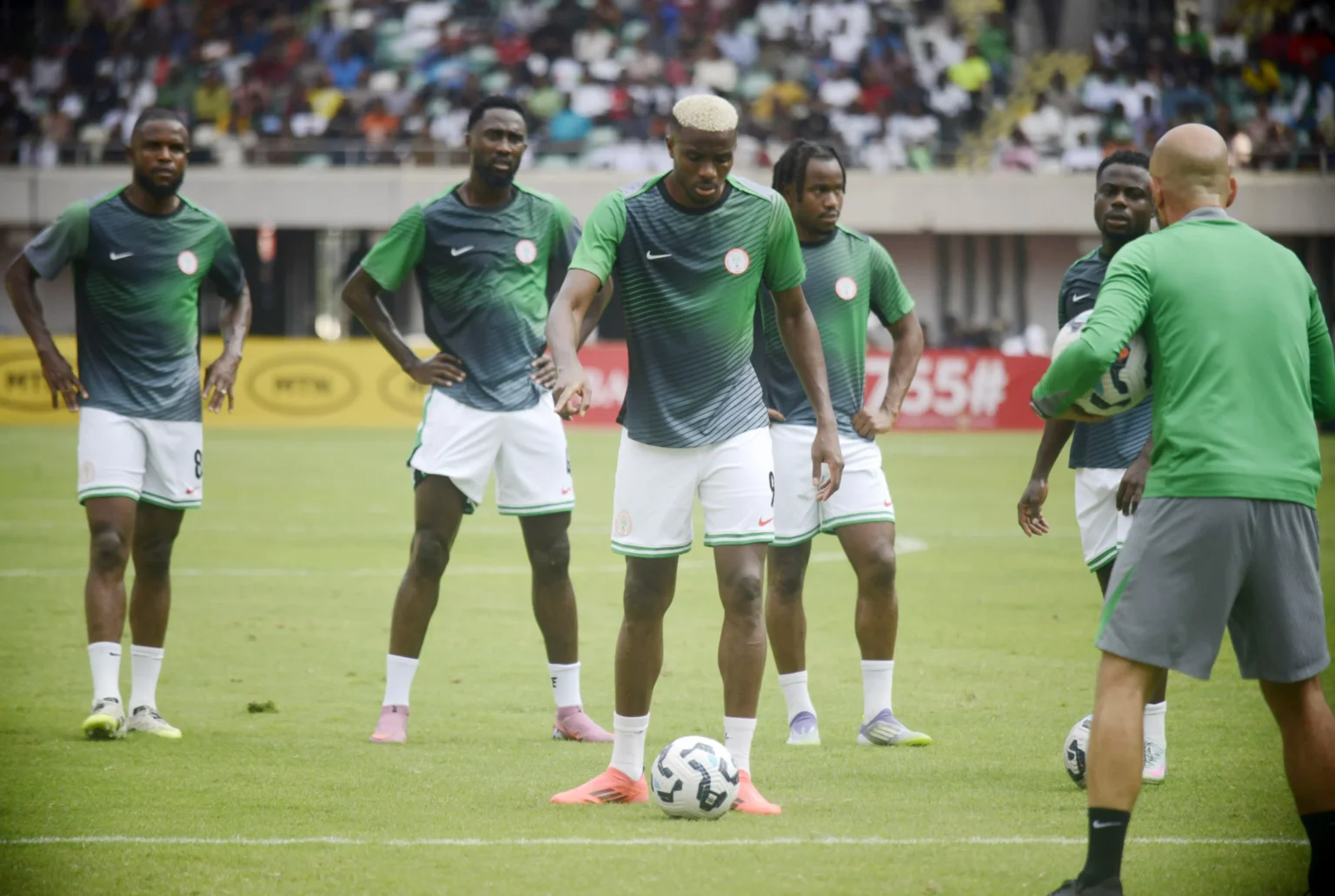 Nigéria em Crise: Boicote a Treino Marca Véspera de Jogo Crucial pelas Eliminatórias da África
